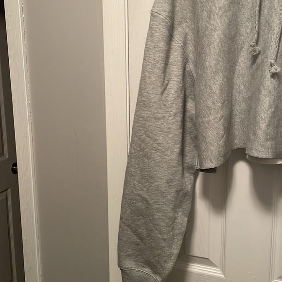 Newer tags, lady size, extra large champion sweatshirt with hood - Picture 5 of 7